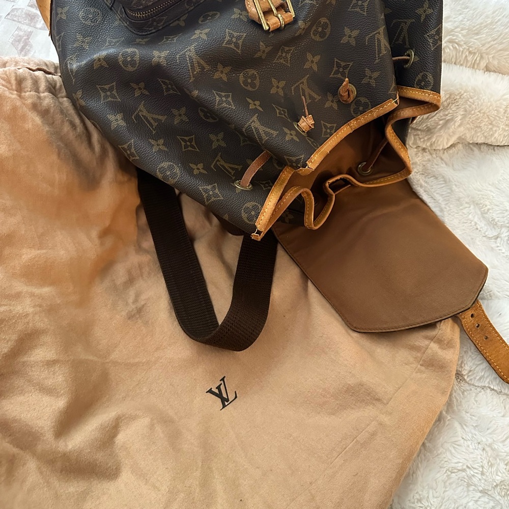 Louis Vuitton - Picture 14 of 16